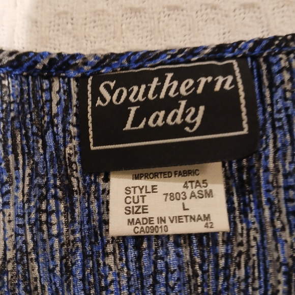 Southern Lady Large Blue and Black Textured Women's Top - Picture 4 of 4